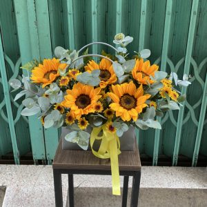 Giỏ hoa hướng dương gửi găm sinh nhật