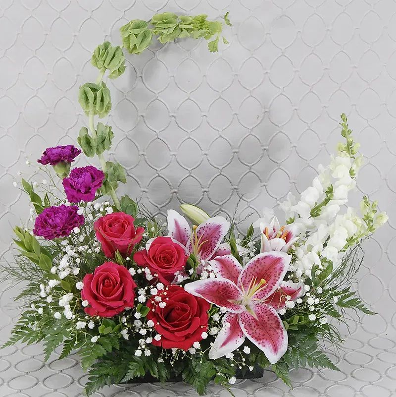 Cắm hoa với hình dáng lưỡi liềm hoặc bán nguyệt