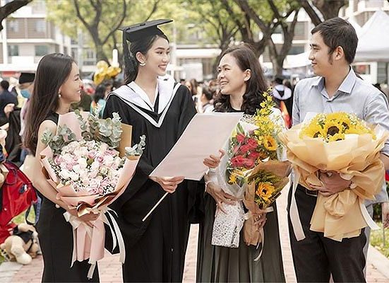 hoa tang tot nghiep cam nang chon loc nhung bo hoa y nghia 109 3398